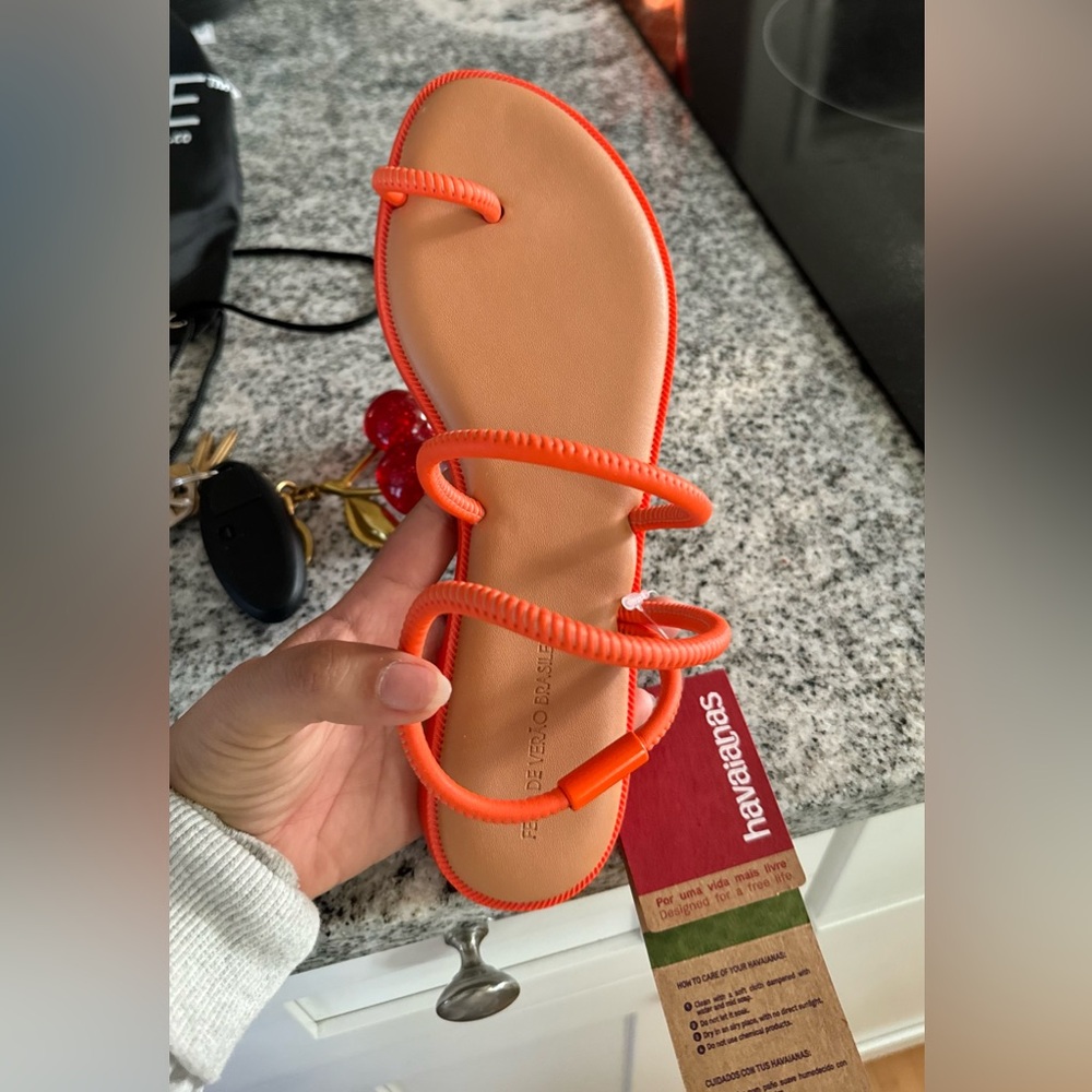 Una pitanga Havianas in orange! Size37, so cute, don’t fit me Sold out online